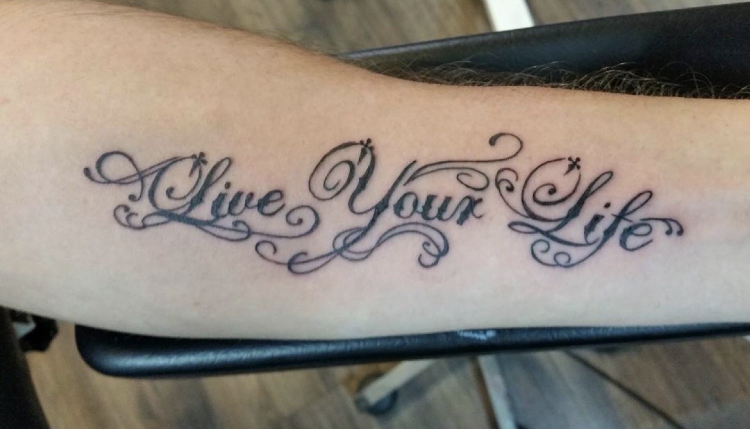 Schriftzug Live Your Life